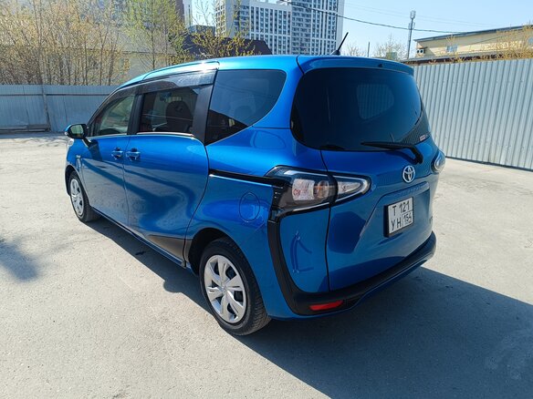 2019 Toyota Sienta II Рестайлинг, синий, 1300000 рублей - вид 4