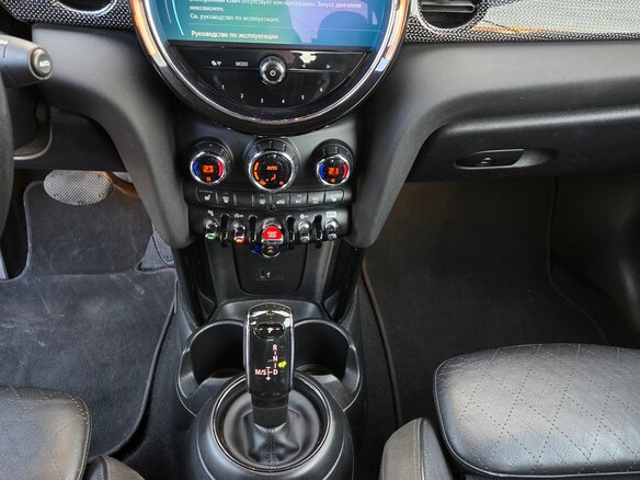 2021 Mini Hatch Cooper III (F55/F56) Рестайлинг 2, чёрный, 2520000 рублей - вид 12