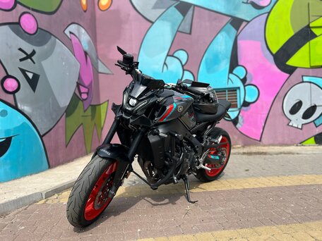 2021 Yamaha MT-09 (FZ-09), серый, 1050000 рублей, вид 2