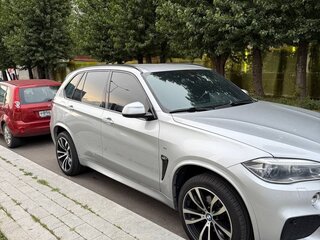 2018 BMW X5 30d III (F15), серебристый, 5000000 рублей, вид 4