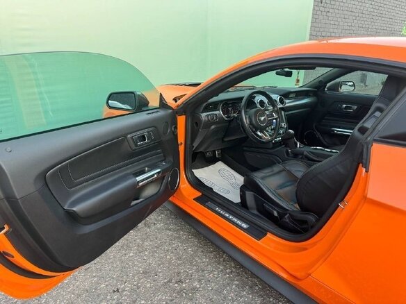 2020 Ford Mustang VI Рестайлинг, оранжевый, 4300000 рублей - вид 6