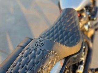 2021 Harley-Davidson Street Bob, серебристый, 1649000 рублей, вид 5