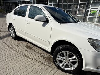 2013 Skoda Octavia DSG7 II (A5) Рестайлинг, белый, 1070000 рублей, вид 4