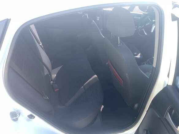 2014 Hyundai Solaris I Рестайлинг, белый, 930000 рублей - вид 11