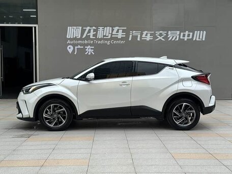 2022 Toyota C-HR I Рестайлинг, белый, 1665000 рублей, вид 4