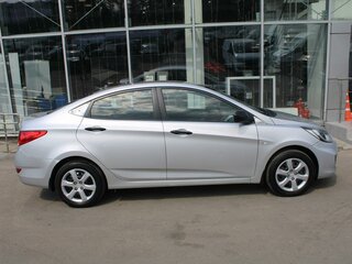 2013 Hyundai Solaris I, серебристый, 590000 рублей, вид 4