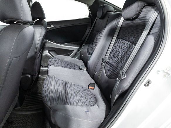 2016 Hyundai Solaris I Рестайлинг, серебристый, 899700 рублей - вид 9
