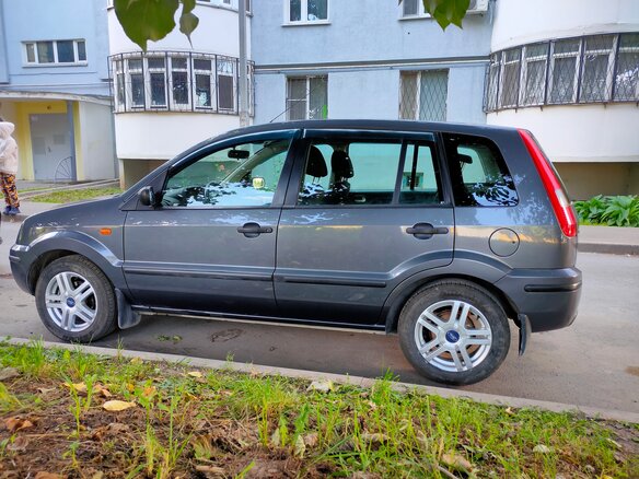 2005 Ford Fusion I, серый, 390000 рублей - вид 3