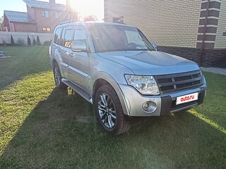 2007 Mitsubishi Pajero IV, серебристый, 880000 рублей, вид 2