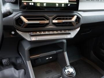2024 Dacia Duster III, зелёный - вид 19