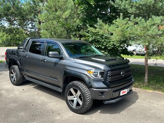 2020 Toyota Tundra CrewMax II Рестайлинг, серый, 6450000 рублей, вид 1