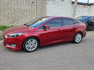 2017 Ford Focus III Рестайлинг, красный, 1020000 рублей, вид 2