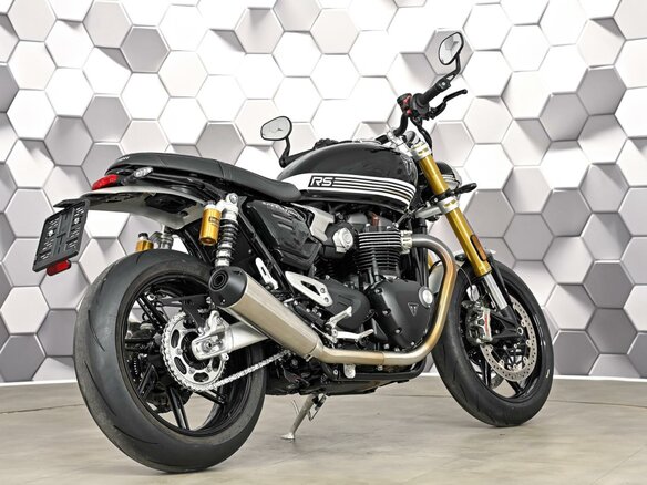 2025 Triumph Speed Twin, чёрный, 1777000 рублей - вид 6