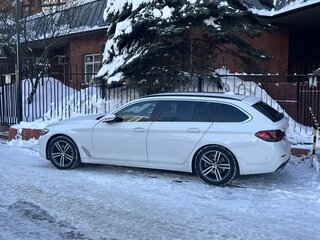 2020 BMW 5 серии 520d xDrive VII (G30/G31/G38) Рестайлинг, белый, 3900000 рублей, вид 5