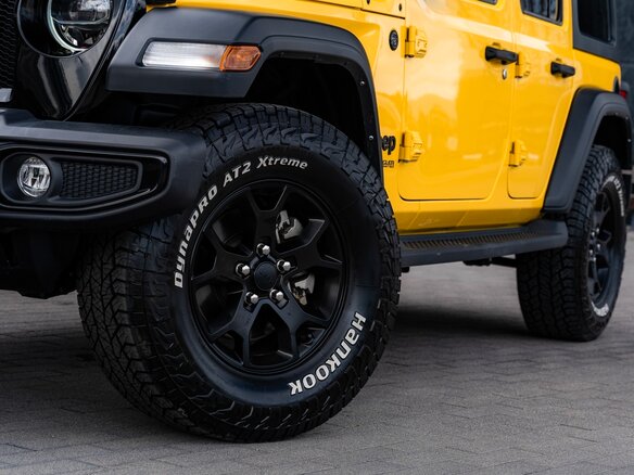 2021 Jeep Wrangler IV (JL), жёлтый, 4900000 рублей - вид 26