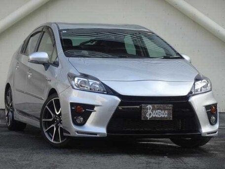 Toyota Prius III Рестайлинг (XW30)