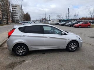 2012 Hyundai Solaris I, серебристый, 700000 рублей, вид 4