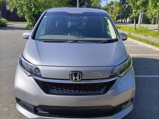 2021 Honda Freed II Рестайлинг, серебристый, 1350000 рублей, вид 2