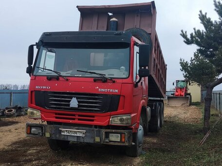 2008 Sinotruk Howo ZZ3327, красный, 1200000 рублей, вид 2