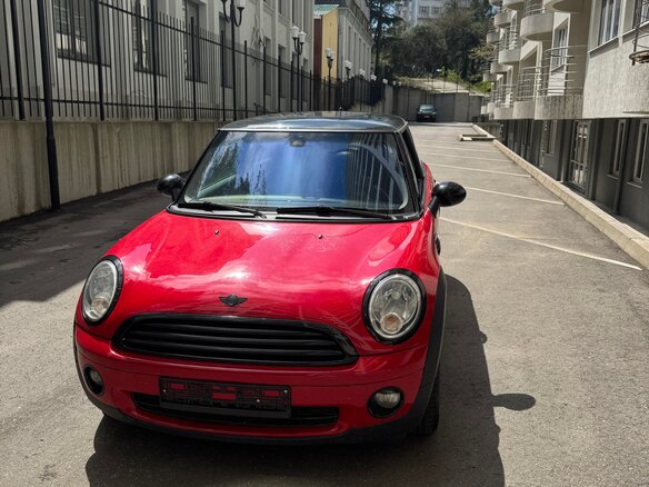 2010 Mini Hatch Cooper II (R56) Рестайлинг, красный, 807000 рублей