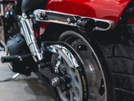 2008 Harley-Davidson Fat Bob, красный, 850000 рублей, вид 2
