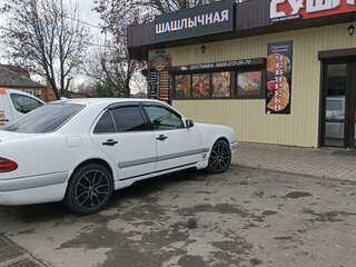 1996 Mercedes-Benz E-Класс 320 II (W210, S210), белый, 450000 рублей, вид 4