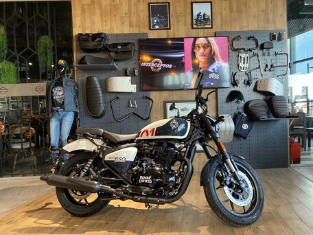 2026 Royal Enfield Shotgun, белый, 741000 рублей, вид 3