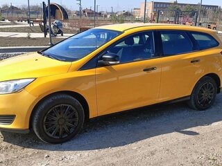 2015 Ford Focus III Рестайлинг, жёлтый, 550000 рублей, вид 3