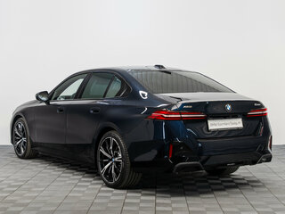 2026 BMW 5 серии 530i xDrive VIII (G60/G61/G68), чёрный, 10390000 рублей, вид 4