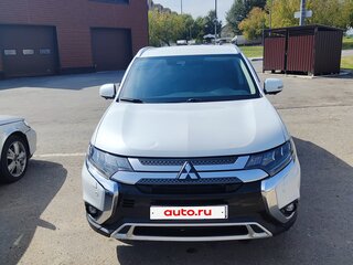 2019 Mitsubishi Outlander III Рестайлинг 3, белый, 2800000 рублей, вид 2