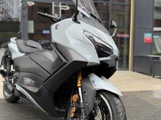 2025 Yamaha TMAX, серый, 1650000 рублей, вид 4