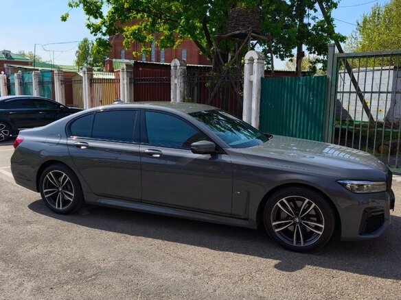 2021 BMW 7 серии 730i VI (G11/G12) Рестайлинг, серый, 5500000 рублей - вид 4