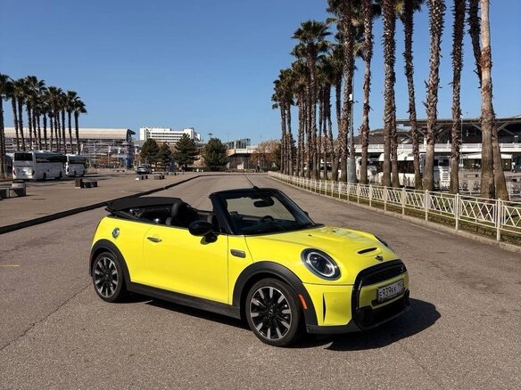 2023 Mini Cabrio Cooper S III Рестайлинг 2, жёлтый, 3750000 рублей - вид 3