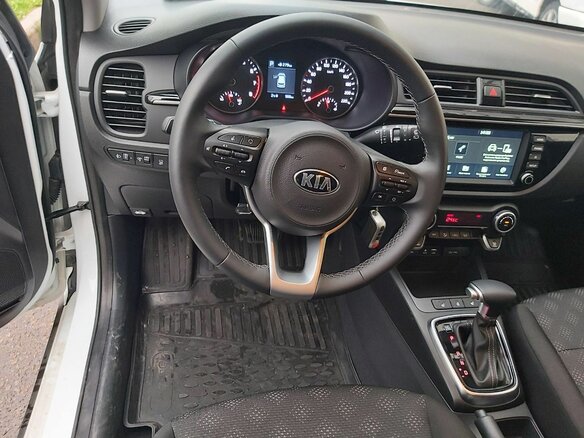 2020 Kia Rio X-Line IV, белый - вид 4