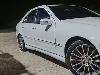2005 Mercedes-Benz C-Класс 230 II (W203) Рестайлинг, белый, 850000 рублей, вид 2