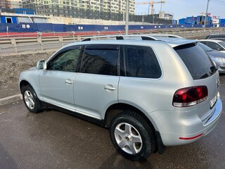 2007 Volkswagen Touareg I Рестайлинг, серый, 700000 рублей, вид 5