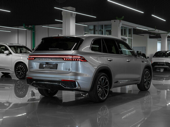 2025 Geely Monjaro (Xingyue L) I Рестайлинг 2 (China Market), серый - вид 4