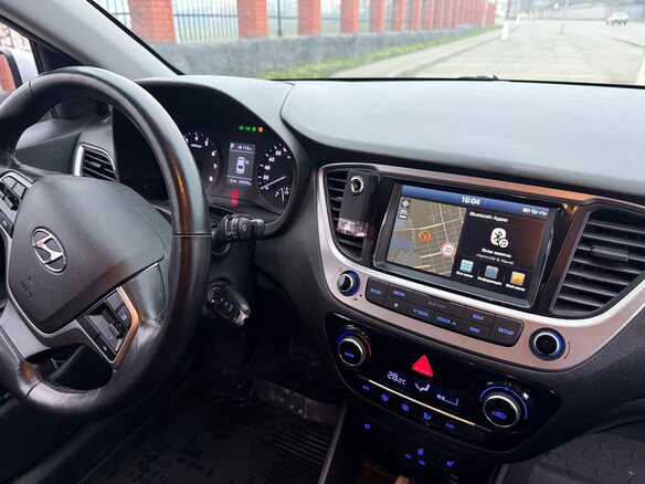 2018 Hyundai Solaris II, серебристый, 1400000 рублей - вид 17