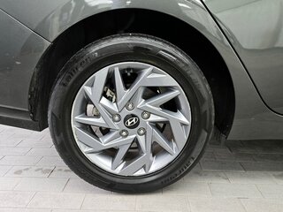 2023 Hyundai Avante VII Рестайлинг, серебристый, 1590000 рублей, вид 5