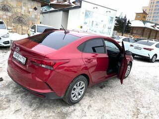 2021 Hyundai Solaris II Рестайлинг, красный, 1500000 рублей, вид 3