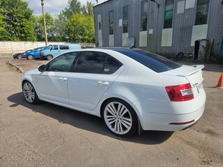 2017 Skoda Octavia III (A7) Рестайлинг, белый, 1670000 рублей, вид 5