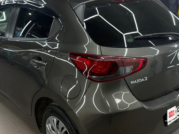 2020 Mazda 2 III (DJ) Рестайлинг, серый, 1500000 рублей - вид 6