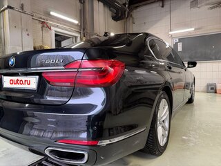 2017 BMW 7 серии Long 750Li xDrive VI (G11/G12), чёрный, 3050000 рублей, вид 3