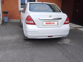 2013 Nissan Tiida I Рестайлинг, белый, 700000 рублей, вид 4
