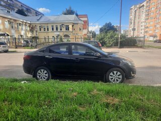 2013 Kia Rio 5-speed III, чёрный, 760000 рублей, вид 3