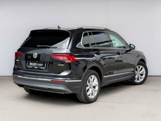 2018 Volkswagen Tiguan II, чёрный, 2130000 рублей, вид 5