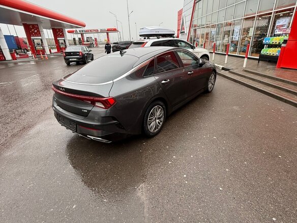 2022 Kia K5 III, серый, 4000000 рублей - вид 4