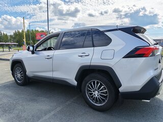 2019 Toyota RAV4 V (XA50), серебристый, 2700000 рублей, вид 2