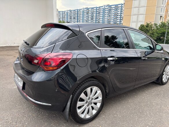 2013 Opel Astra J Рестайлинг, чёрный, 900000 рублей - вид 5