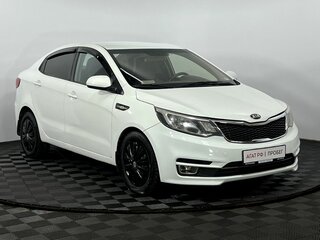2017 Kia Rio III Рестайлинг, белый, 825000 рублей, вид 4